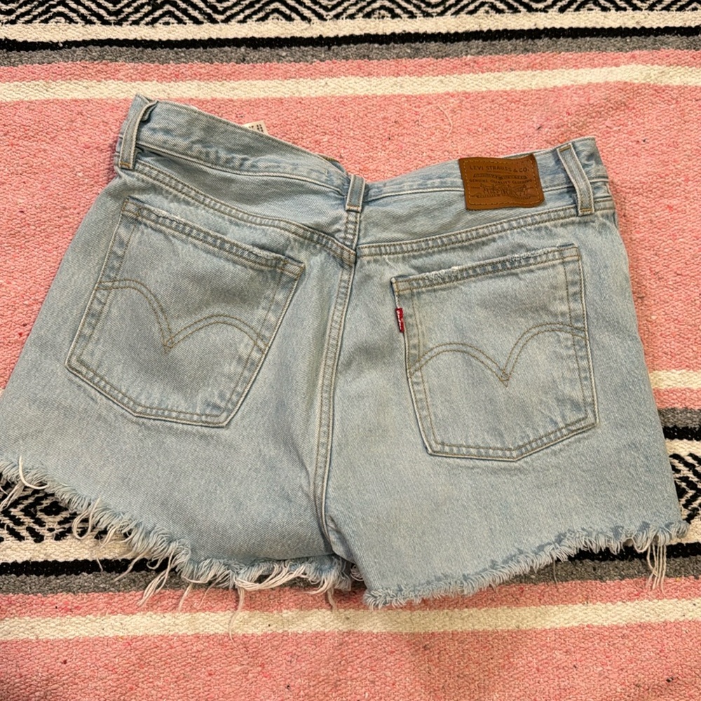 Levi’s wedgie shorts size 31‎